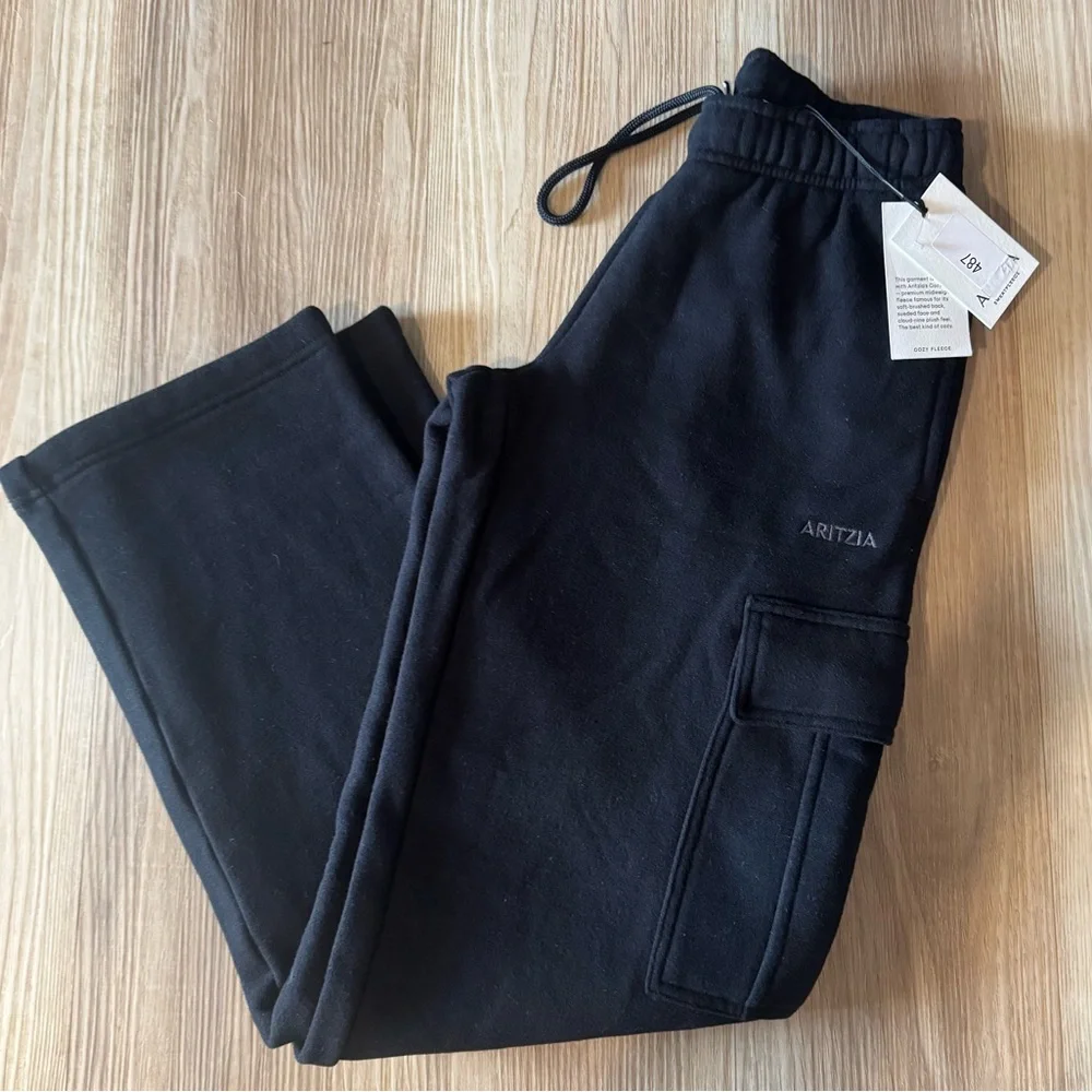 Aritzia Black Mega Cargo Sweatpants-Regular, size 2XS. NWT! - Picture 1 of 3